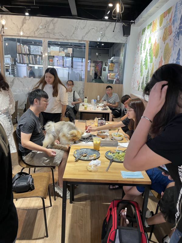 森林小徑精誠店對寵物超友善